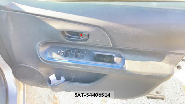 Toyota AQUA 2015-03 8279853-6