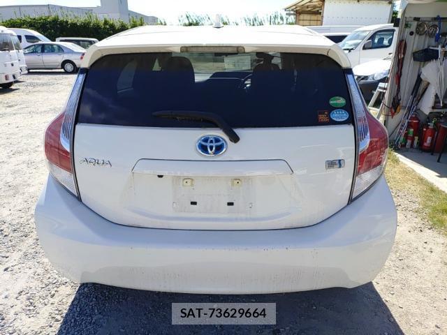 Toyota AQUA 2015-07 8279920-1