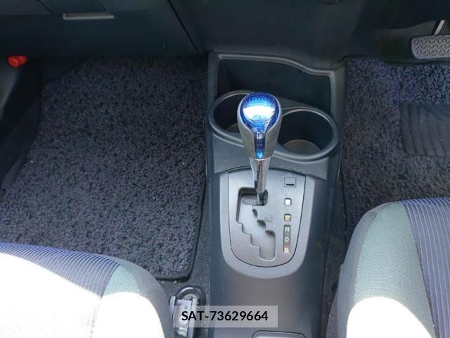 Toyota AQUA 2015-07 8279920-11