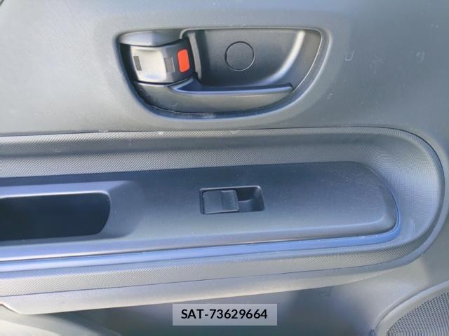 Toyota AQUA 2015-07 8279920-12