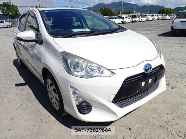 Toyota AQUA 2015-07 8279920-3