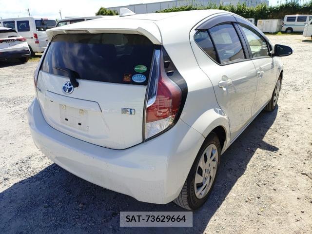 Toyota AQUA 2015-07 8279920-4
