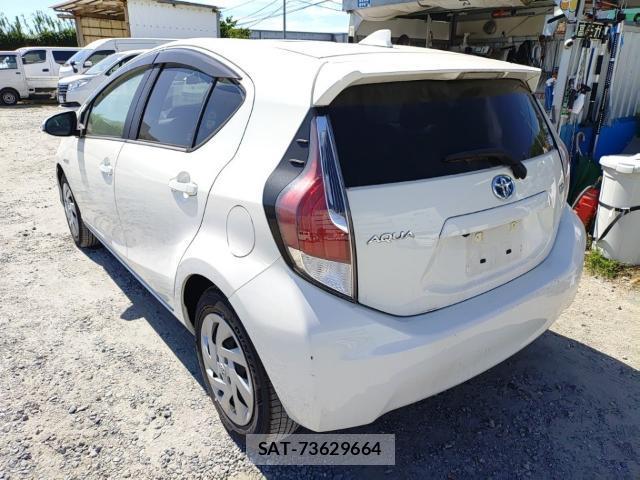 Toyota AQUA 2015-07 8279920-5