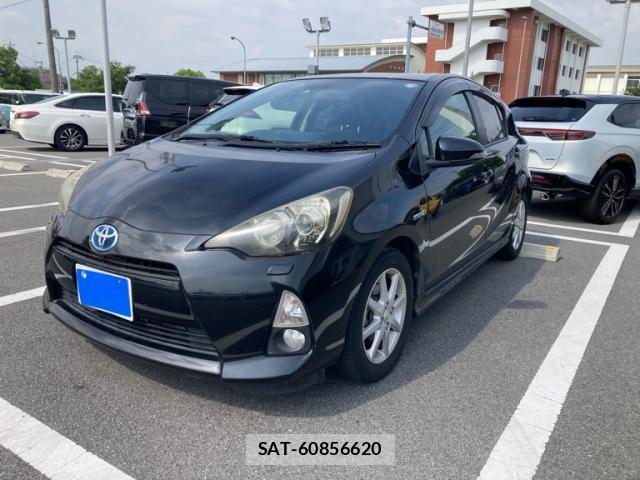 Toyota AQUA 2012-11 8279931-0