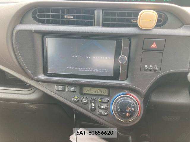 Toyota AQUA 2012-11 8279931-11