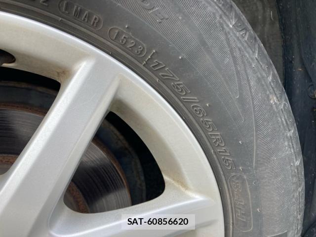 Toyota AQUA 2012-11 8279931-13