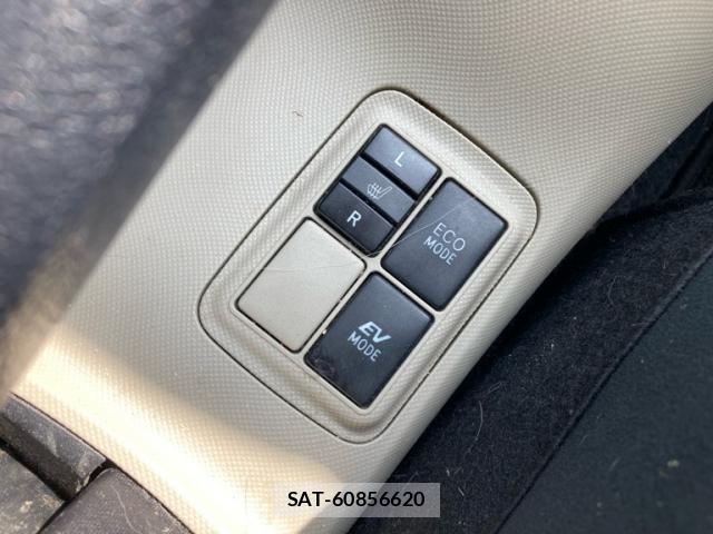 Toyota AQUA 2012-11 8279931-16