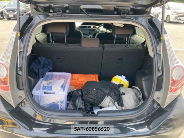 Toyota AQUA 2012-11 8279931-3