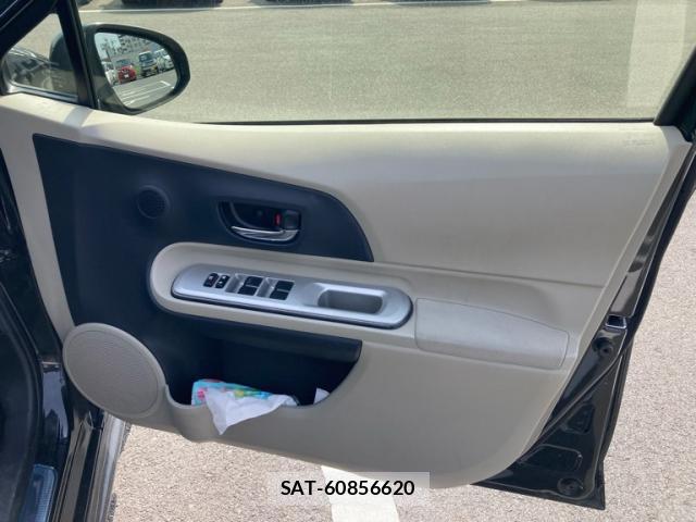 Toyota AQUA 2012-11 8279931-6