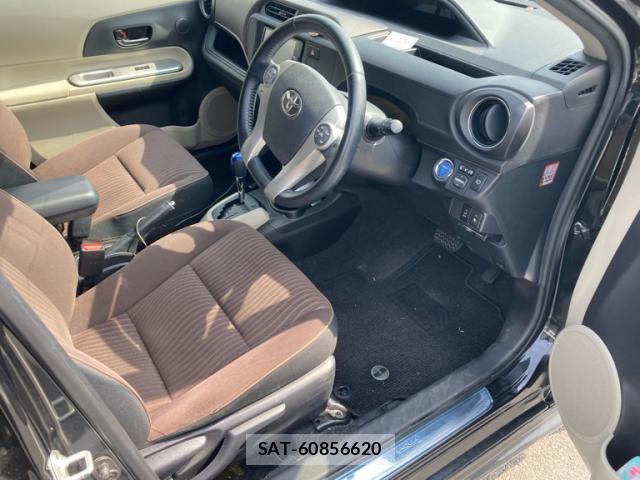 Toyota AQUA 2012-11 8279931-7