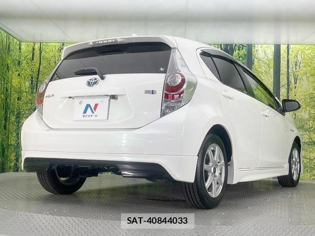 Toyota AQUA 2013-11 8280004-16