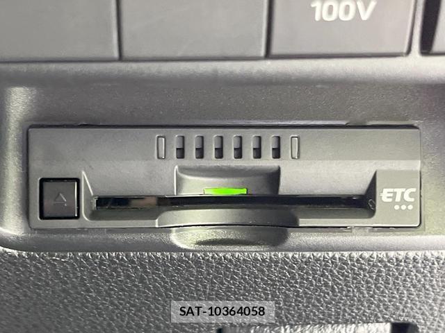 Toyota AQUA 2023-07 8280060-6
