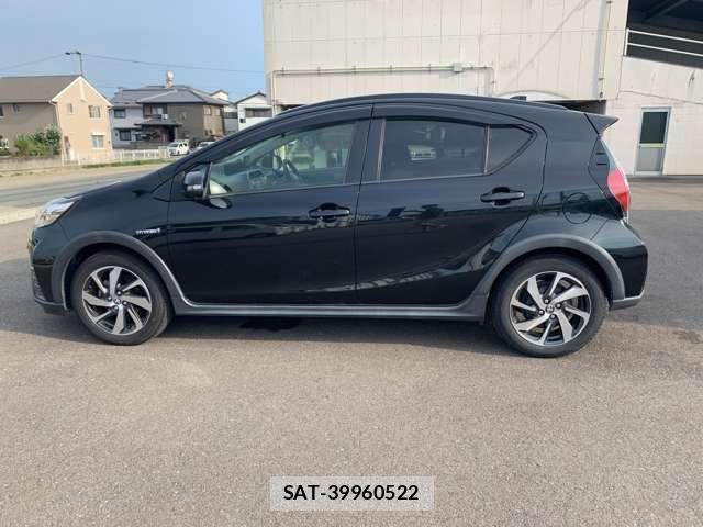 Toyota AQUA 2017-08 8280171-11