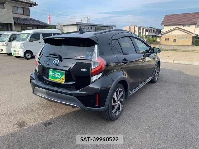Toyota AQUA 2017-08 8280171-8