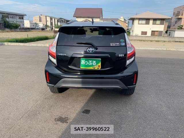 Toyota AQUA 2017-08 8280171-9