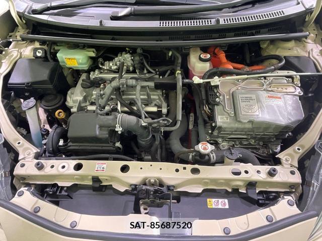 Toyota AQUA 2018-05 8280268-17