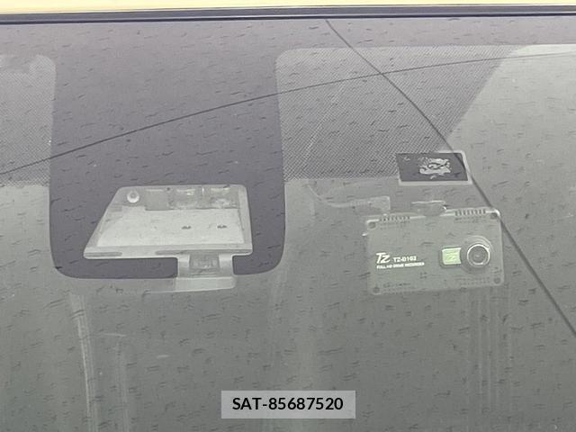 Toyota AQUA 2018-05 8280268-4