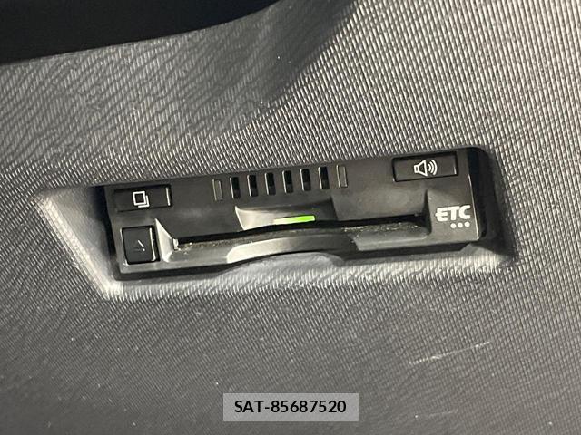 Toyota AQUA 2018-05 8280268-5