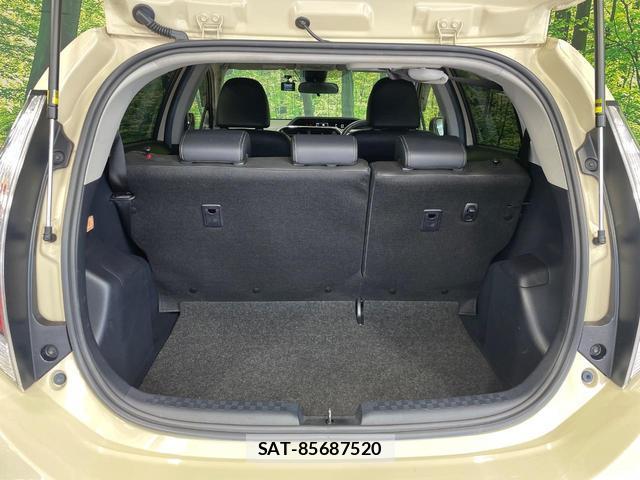 Toyota AQUA 2018-05 8280268-9