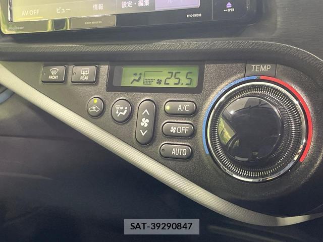Toyota AQUA 2014-03 8280272-4