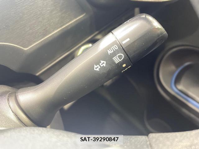 Toyota AQUA 2014-03 8280272-5