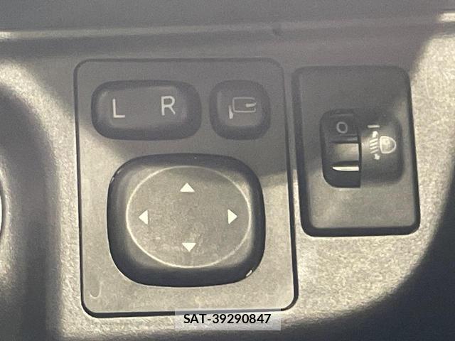 Toyota AQUA 2014-03 8280272-6