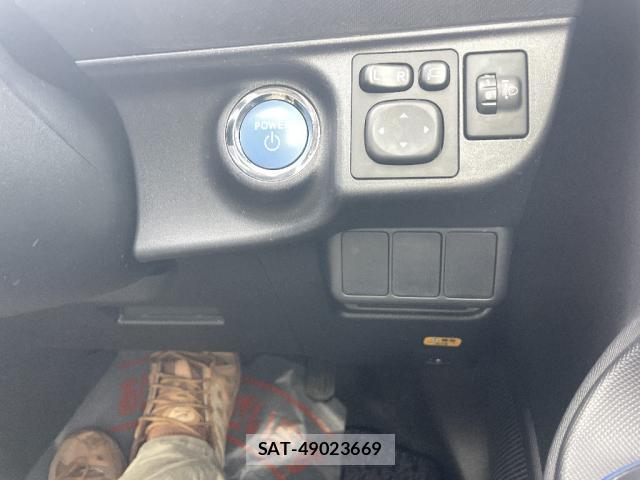 Toyota AQUA 2016-03 8280332-11