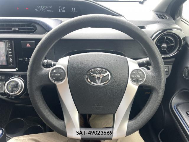 Toyota AQUA 2016-03 8280332-13