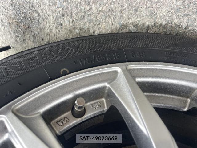 Toyota AQUA 2016-03 8280332-17