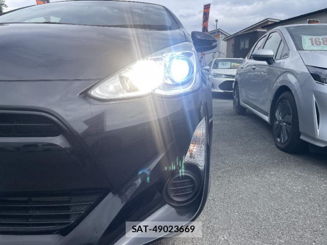 Toyota AQUA 2016-03 8280332-18