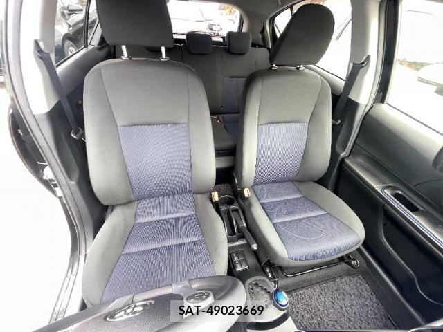 Toyota AQUA 2016-03 8280332-3