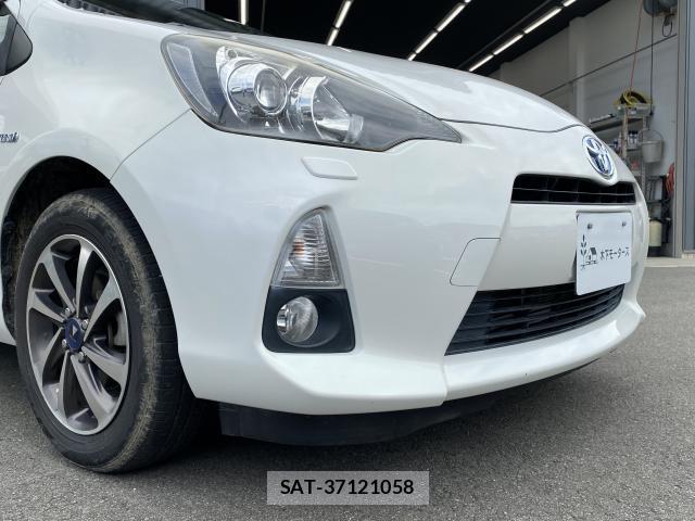 Toyota AQUA 2014-06 8280398-10