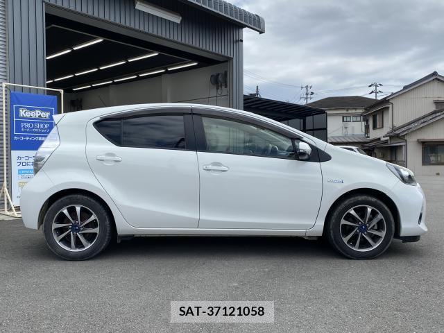 Toyota AQUA 2014-06 8280398-14