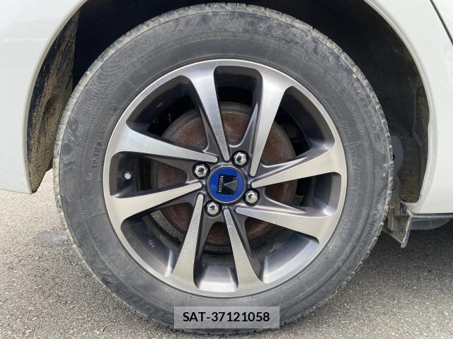 Toyota AQUA 2014-06 8280398-17