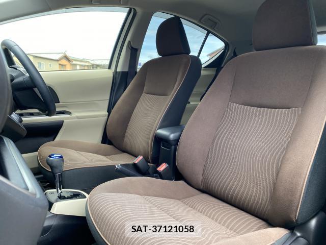 Toyota AQUA 2014-06 8280398-19