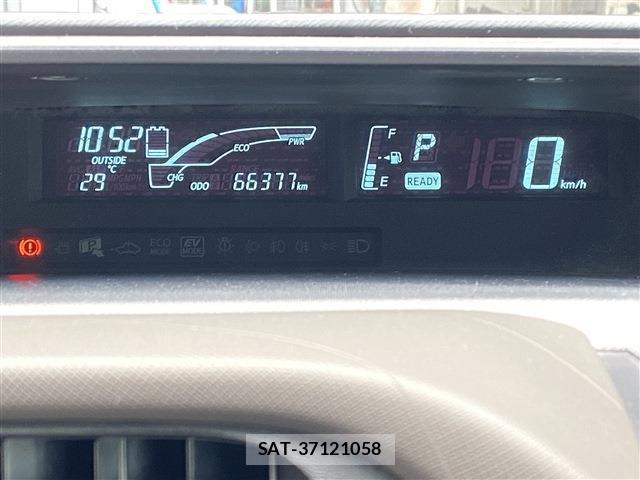 Toyota AQUA 2014-06 8280398-5