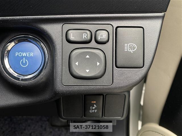 Toyota AQUA 2014-06 8280398-8