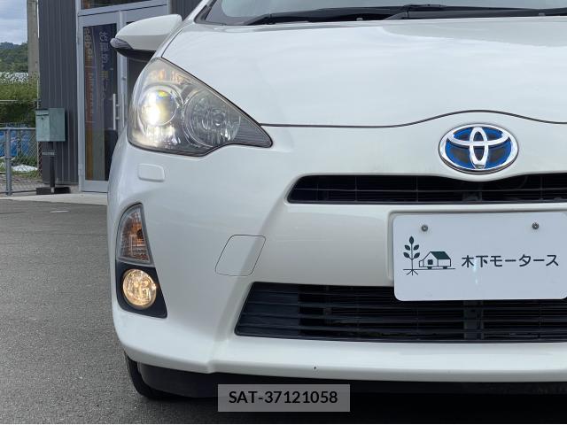 Toyota AQUA 2014-06 8280398-9