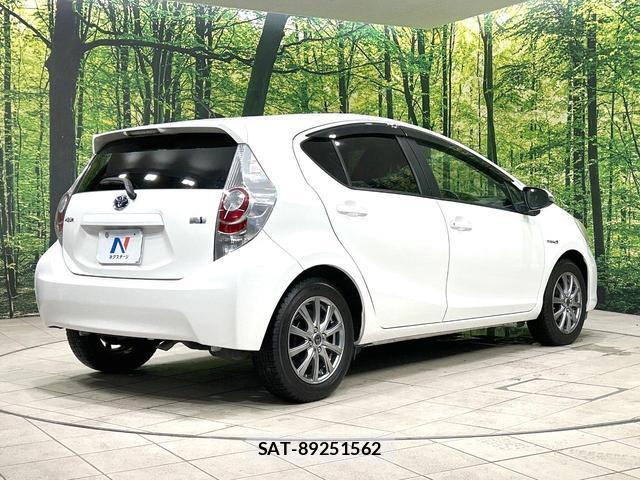 Toyota AQUA 2012-10 8280400-16