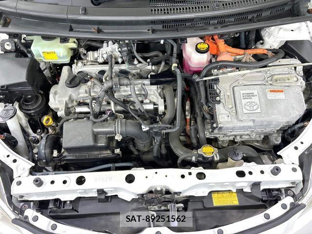 Toyota AQUA 2012-10 8280400-17