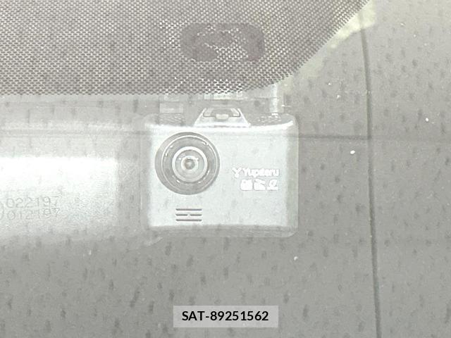 Toyota AQUA 2012-10 8280400-2