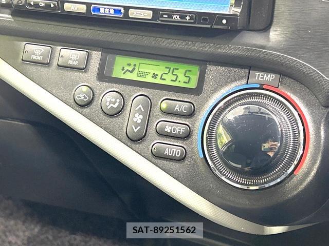 Toyota AQUA 2012-10 8280400-4