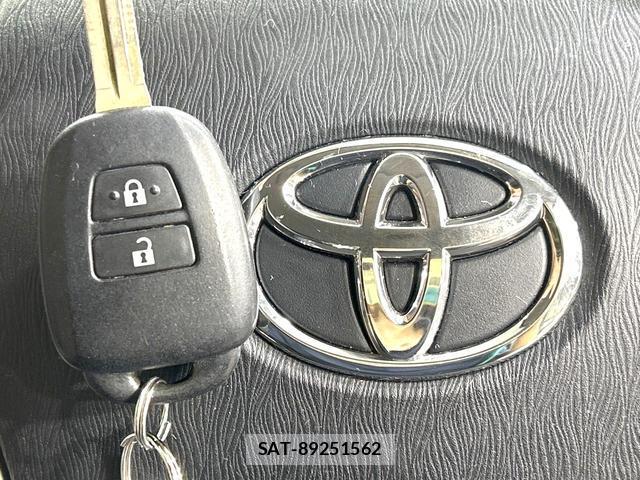 Toyota AQUA 2012-10 8280400-5