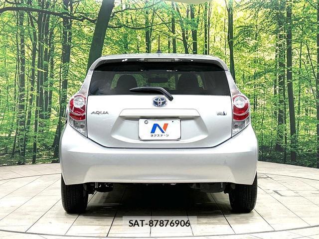 Toyota AQUA 2013-08 8280403-14