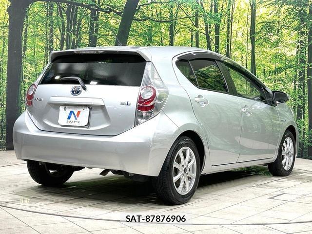 Toyota AQUA 2013-08 8280403-16