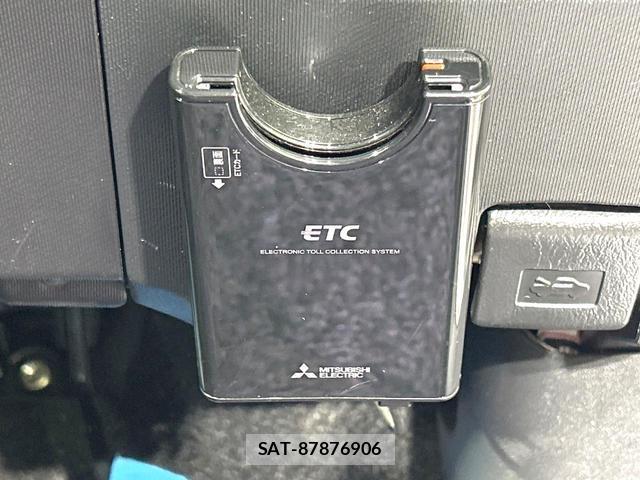 Toyota AQUA 2013-08 8280403-2