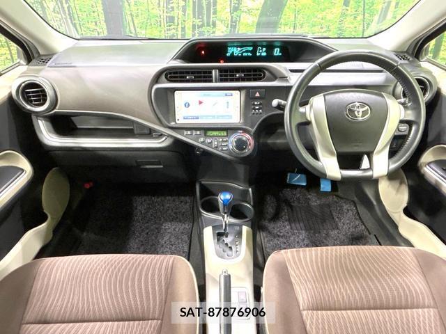 Toyota AQUA 2013-08 8280403-6