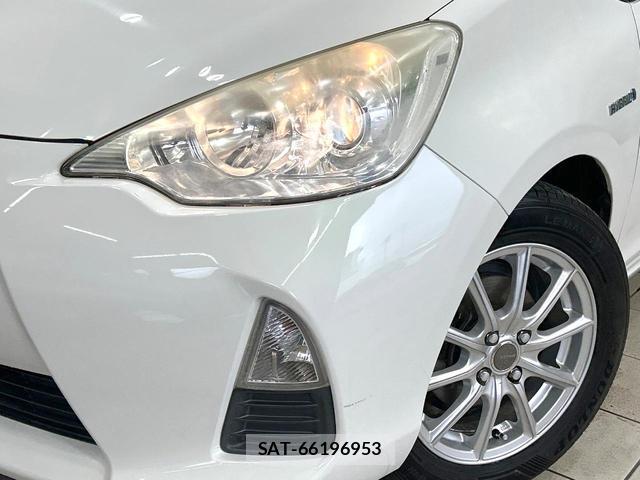 Toyota AQUA 2012-03 8280405-11