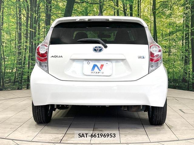 Toyota AQUA 2012-03 8280405-14