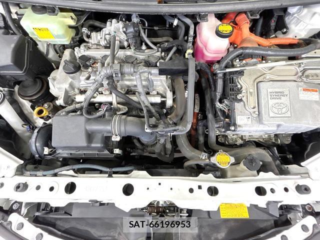 Toyota AQUA 2012-03 8280405-17